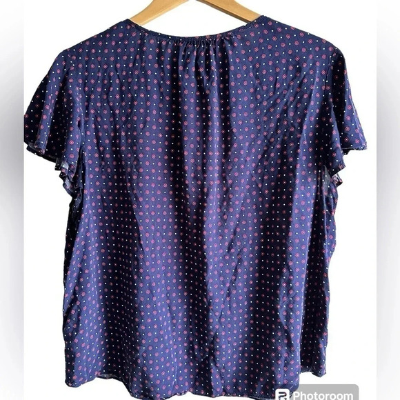 Draper James 100% Rayon blouse. Blue w/ small red flowers. SS sz XL - Picture 3 of 8